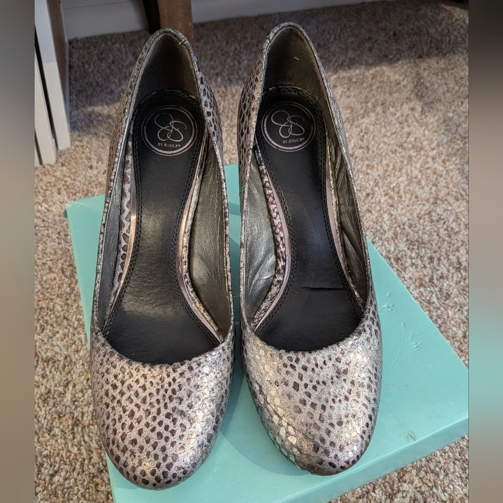 Elegant Silver Snakeskin Pumps